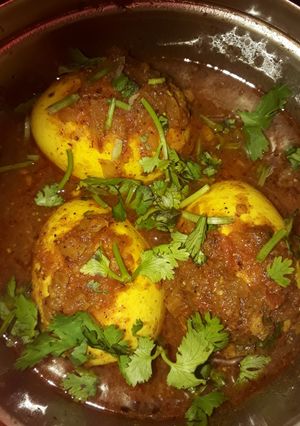 अंडा करी (anda curry recipe in Hindi) रेसिपी मुख्य फोटो