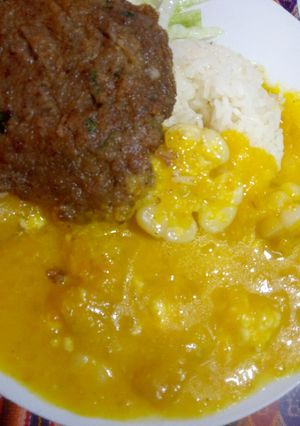 Una foto de Locro de zapallo con hamburguesa