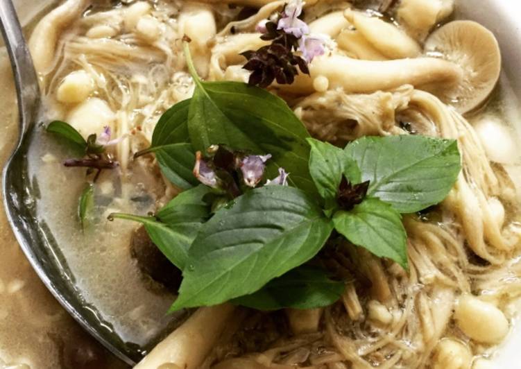 Mushroom clear soup