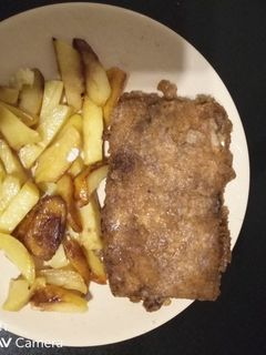 O poză a rețetei Creier de porc cu cartofi prăjiți.