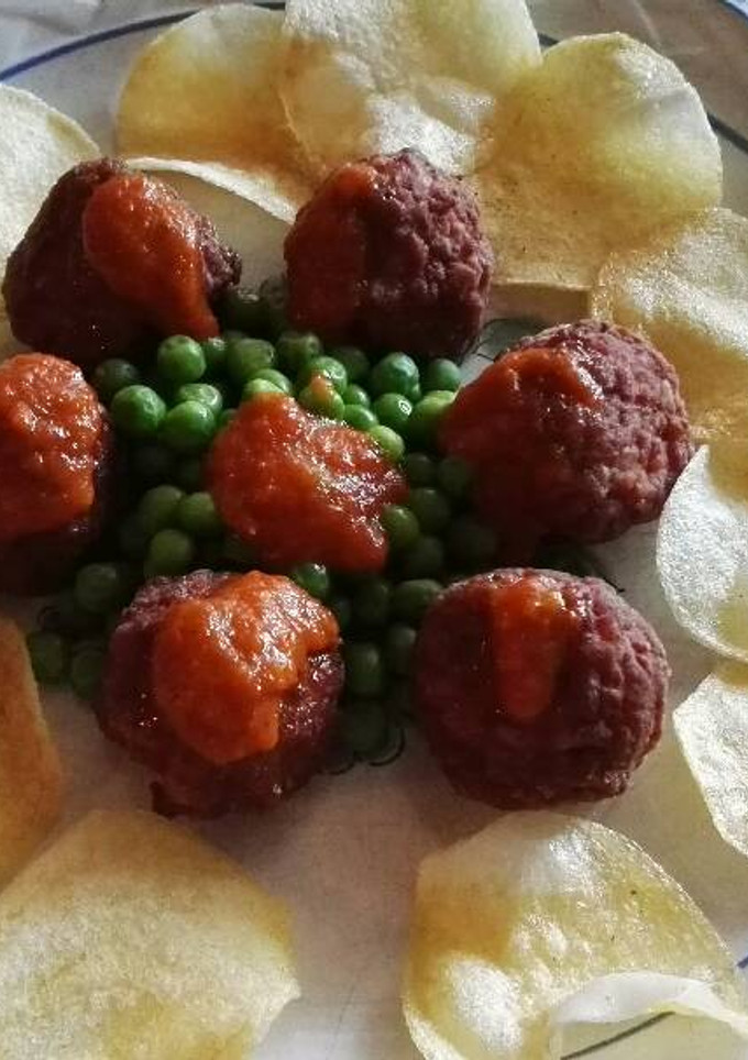 Una foto de Albóndigas con chips caseras
