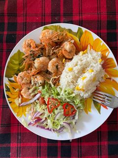 Una foto de Camarones al mojo de ajo
