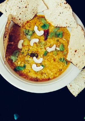 થુલા ની ખીચડી(thula ni khichdi recipe in gujarati) રેસીપી મુખ્ય ફોટો