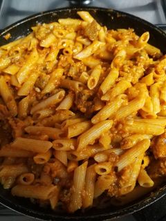Una foto de Macarrones con tomate veganos