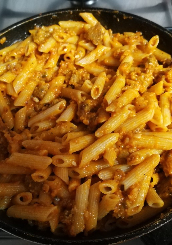 Una foto de Macarrones con tomate veganos