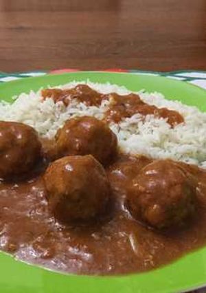 Una foto de Albóndigas con Arroz