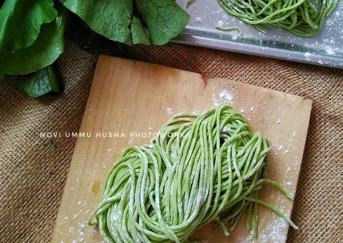 Bagaimana cara memasak Mie Sawi homemade, alami, kenyal dan sehat  enak