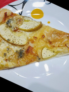 Foto principal de Pizza de queso azul y manzana