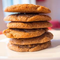 A picture of Honey and cinammon spelt cookies.
