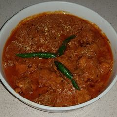 A picture of Tomato Achari chicken.