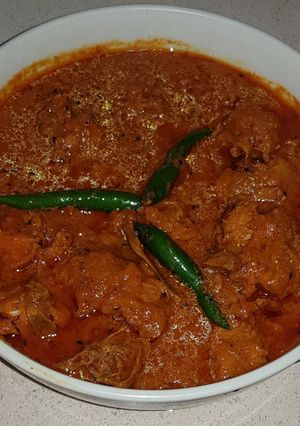 A picture of Tomato Achari chicken.