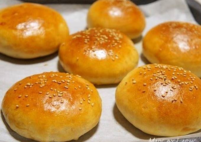Whole Wheat Hamburger Buns (using a bread maker)