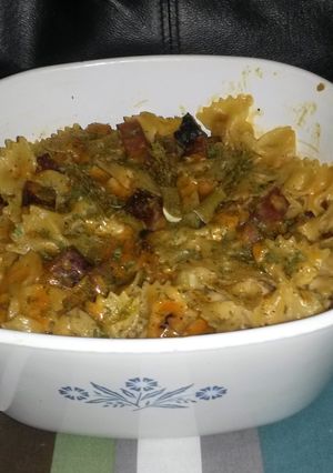 A picture of Ham noodle bake.