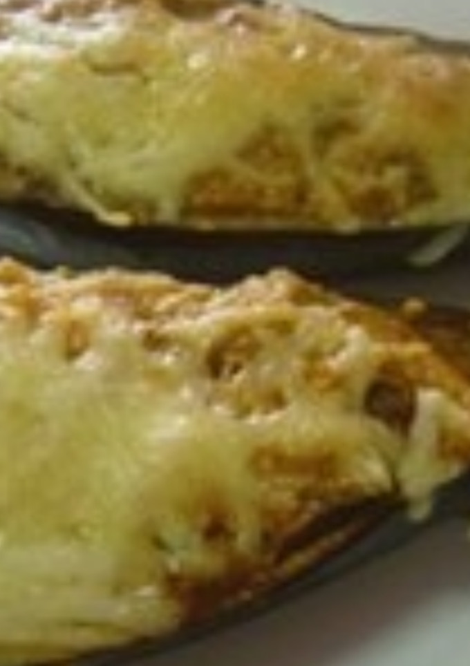 Una foto de Berenjenas gratinadas rellenas de pisto