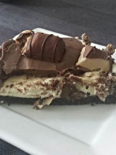 A picture of Oreo Milka Kinderbueno Nutella Cheesecake.