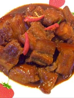 Hình của món Thịt ba chỉ kho nước dừa.