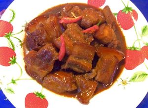 Hình của món Thịt ba chỉ kho nước dừa.