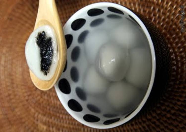 Steps to Make Zhīma Tāngyuán Black Sesame Dumplings
