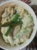 Pasta con salsa bechamel y espárragos