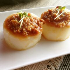 Pressure Cooked Furofuki Daikon Radish with Meat-Miso Sauce A picture of Pressure Cooked Furofuki Daikon Radish with Meat-Miso Sauce.