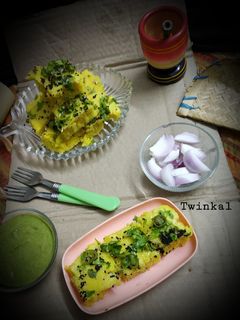 નાયલોન ખમણ(Naylon khaman recipe in Gujarati) રેસીપી મુખ્ય ફોટો
