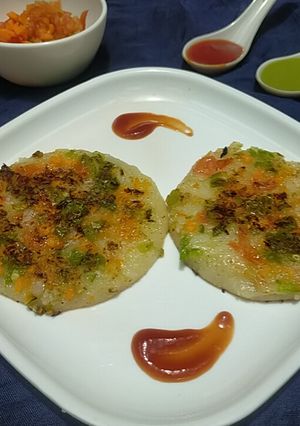 मिनी टमाटर उत्तपम (Mini tamatar uttapam recipe in hindi) रेसिपी मुख्य फोटो