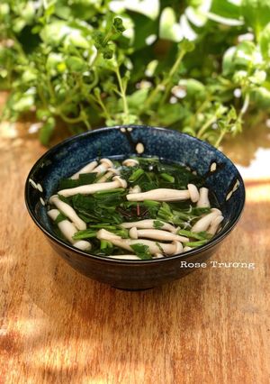 Hình của món Canh Rau Tập Tàng Nấu Nấm Linh Chi Trắng.