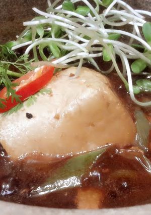 A picture of Kanya's Tofu and Leeks in Clay Pot.