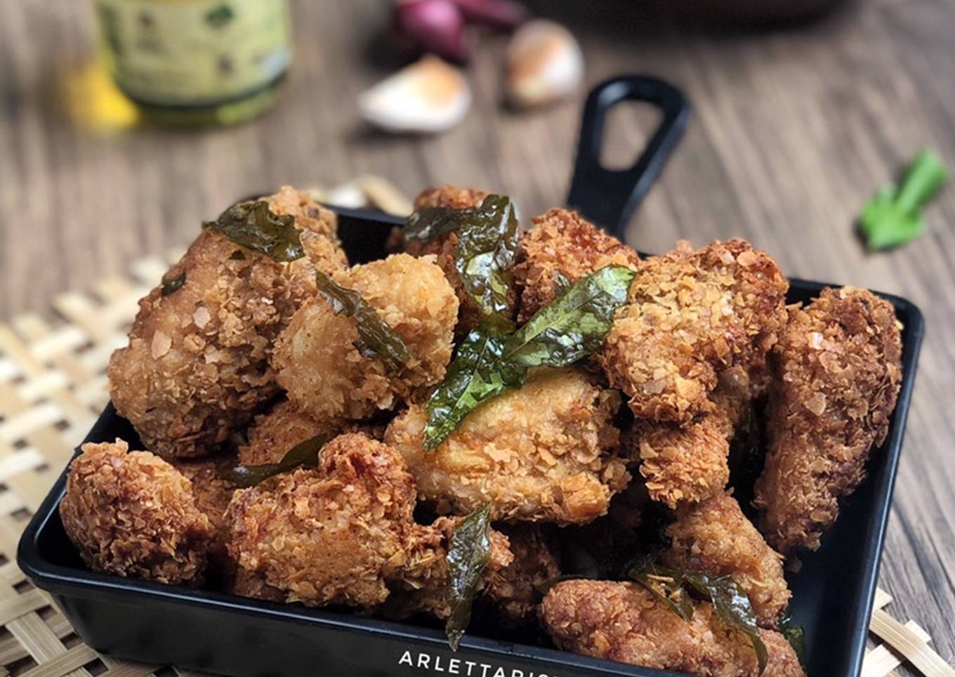 Ayam goreng tepung nestum