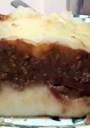 A picture of Ground beef and mashed potato bake.