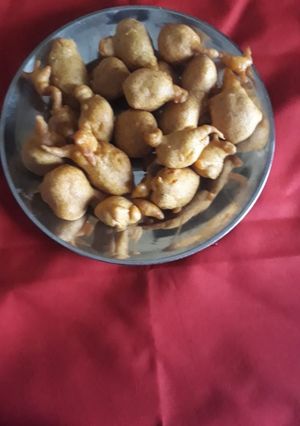 मीठे पुडे(meethe pue recipe in hindi) रेसिपी मुख्य फोटो