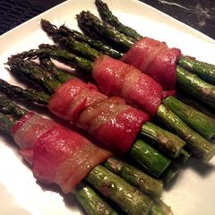 A picture of Bacon wrapped Asparagus.