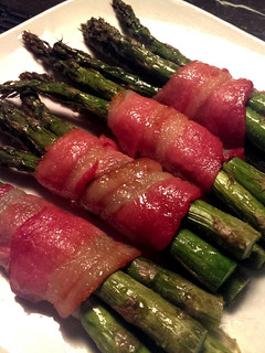 A picture of Bacon wrapped Asparagus.