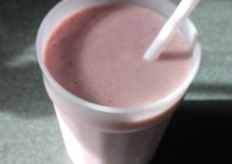 Steps to Make Perfect Yummy Hawaiian Smoothie