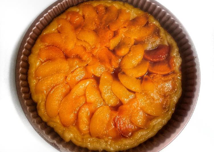 Tarta tatín de melocotón