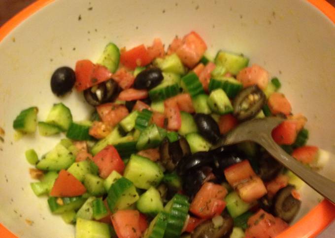 How to Prepare Speedy Simple Salad