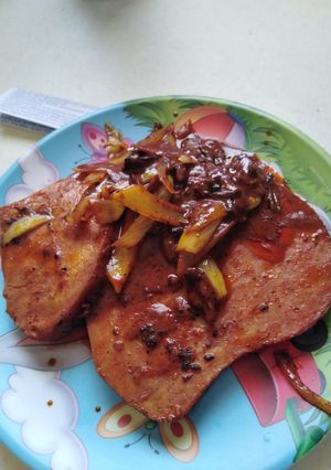 Una foto de Chuleta con achiote y naranja