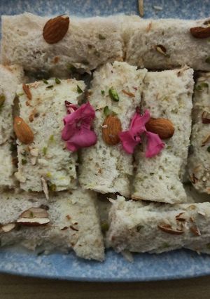 পাউরুটির ক্ষীর মালাই (Bread kheer malai recipe in Bengali) রেসিপির প্রধান ছবি