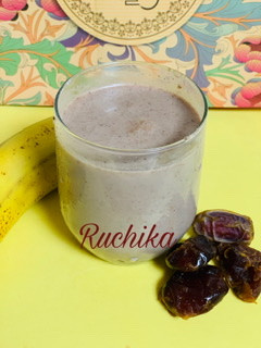 A picture of Dates Banana and Oreo Shake.