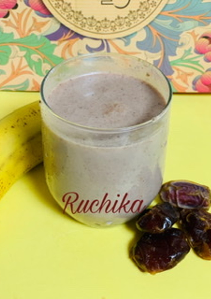 A picture of Dates Banana and Oreo Shake.