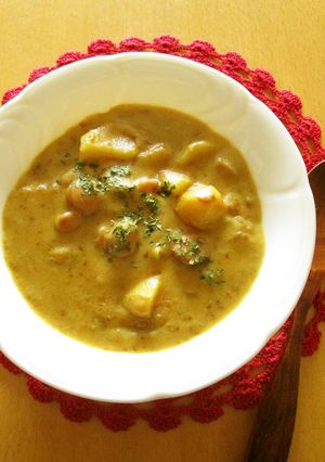 A picture of Potato and Wiener Sausage Curry Soup.