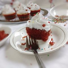 A picture of Red Velvet Cup Cake.