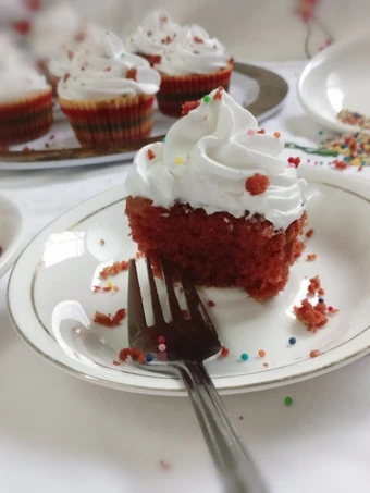 Easy Steps to Make Red Velvet Cup Cake the Awesome  Perfect