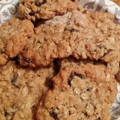 A picture of Ken's Unforgettable Chewy Oatmeal Raisin Cookies.