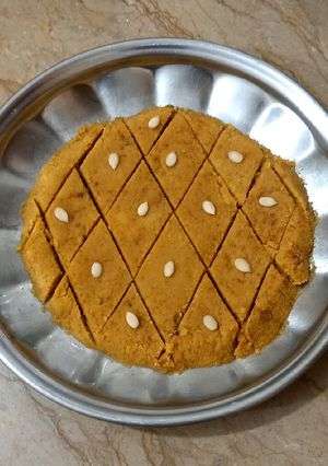 A picture of Besan ki burfi 🍣🍛.
