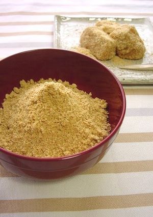 A picture of Kinako (Toasted Soy Bean Flour) Made with Soybeans Leftover From Setsubun + Kinako Mochi.