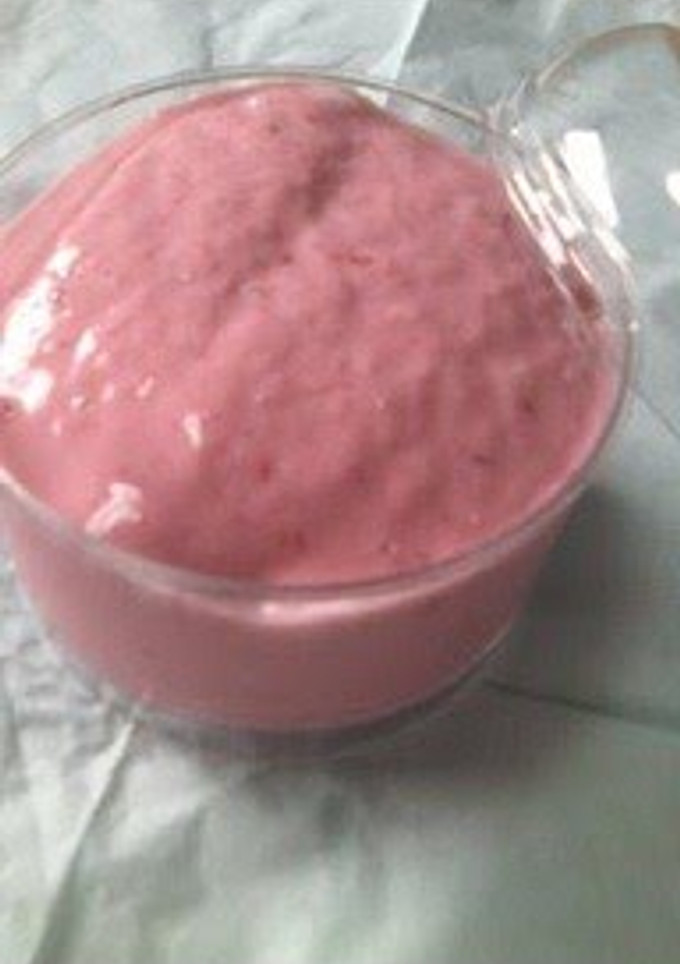 A picture of Frozen Raspberry and Banana Smoothie.
