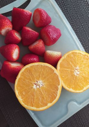 Una foto de Jugo de fresa y naranja 🍓🍊
