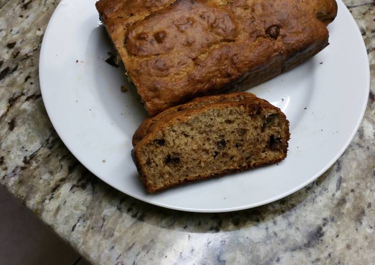 Banana bread with walnuts & chocolate chip