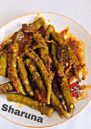 A picture of Green chillies Pickle.